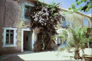 62/Holiday_rentals_in_France_Bougainvillaea outside.jpg